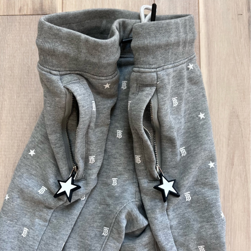 10Y Burberry Unisex Gregory Star Print Jogger & 
12Y Sweatshirt TB Monog… - Picture 7 of 16